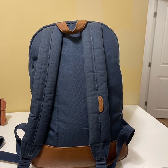 Herschel Full Size Backpack Like New - Picture 3 of 3